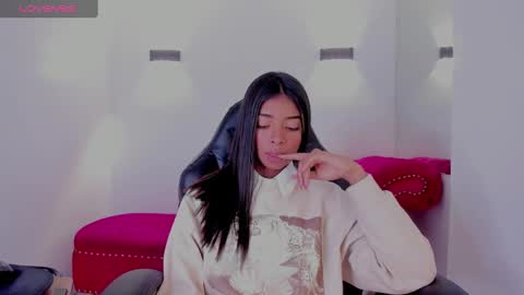 Snapshot of natasha_smith_ws chatting on 02.14.25 Natasha  online show from 02.14.25