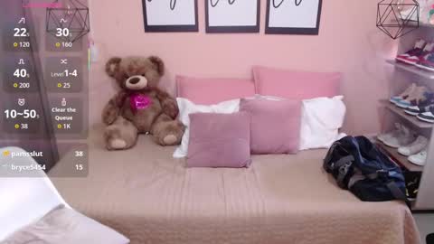 Snapshot of natasha_woo chatting on 10.03.25 Nat online show from 10.03.25