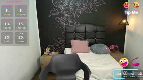 Snapshot of natashamason chatting on 10.17.25 Natasha Mason online show from 10.17.25