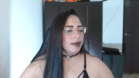 Snapshot of natashasmithe chatting on 10.09.25 Natasha Smithe online show from 10.09.25