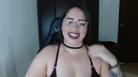 Snapshot of natashasmithe chatting on 10.13.25 Natasha Smithe online show from 10.13.25