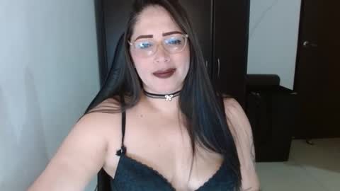 Snapshot of natashasmithe chatting on 10.16.25 Natasha Smithe online show from 10.16.25