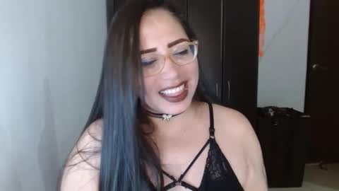 Snapshot of natashasmithe chatting on 10.19.25 Natasha Smithe online show from 10.19.25