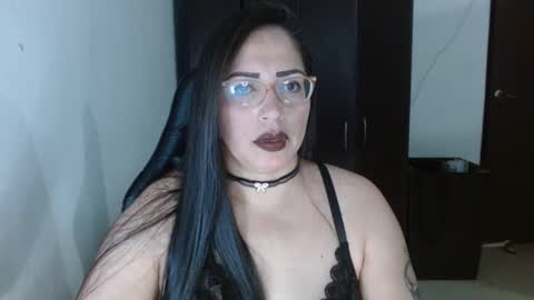 Snapshot of natashasmithe chatting on 11.03.25 Natasha Smithe online show from 11.03.25