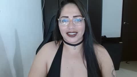 Snapshot of natashasmithe chatting on 11.09.25 Natasha Smithe online show from 11.09.25