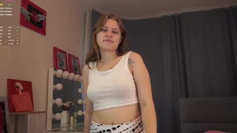 Snapshot of natashiareichow chatting on 10.07.25 Nata online show from 10.07.25