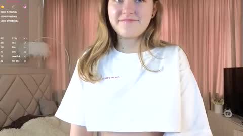 Snapshot of natashiareichow chatting on 10.18.25 Nata online show from 10.18.25