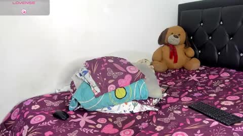 Snapshot of natassha_brown chatting on 01.10.25 Natassha online show from 01.10.25