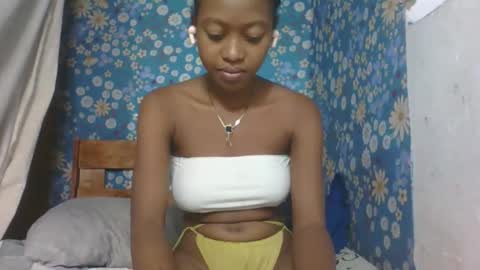 Snapshot of nathalia069 chatting on 05.19.26 nathalia069 online show from 05.19.26