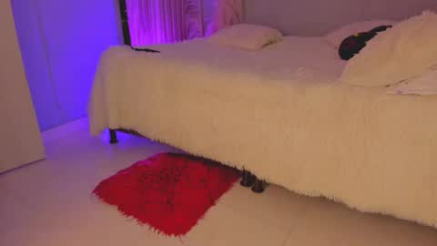 Nataly independent model dont forget to leave your like that will help me grow as a model online show from 10.29.25