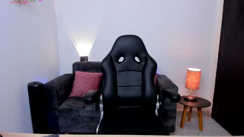 Snapshot of nathalie_29 chatting on 02.08.25 NATHALIE online show from 02.08.25