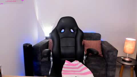 Snapshot of nathalie_29 chatting on 02.15.25 NATHALIE online show from 02.15.25