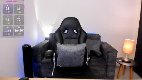 Snapshot of nathalie_29 chatting on 02.20.25 NATHALIE online show from 02.20.25