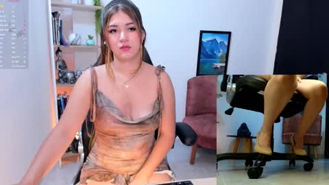 Snapshot of nathalie_29 chatting on 09.15.25 NATHALIE online show from 09.15.25