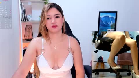 Snapshot of nathalie_29 chatting on 10.03.25 NATHALIE online show from 10.03.25