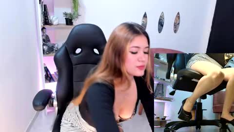 Snapshot of nathalie_29 chatting on 11.01.25 NATHALIE online show from 11.01.25