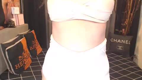 Snapshot of nathaliehuges chatting on 05.24.26 Goddess Nathalie online show from 05.24.26