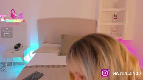 Snapshot of nathalyn05 chatting on 09.11.25 NATHALY online show from 09.11.25