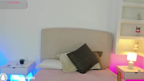 Snapshot of nathalyn05 chatting on 11.04.25 NATHALY online show from 11.04.25