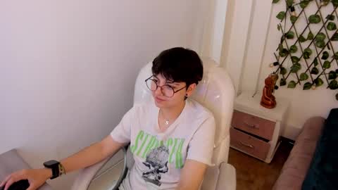 Snapshot of nathalyy_ds chatting on 11.24.25 nathalyy_ds online show from 11.24.25