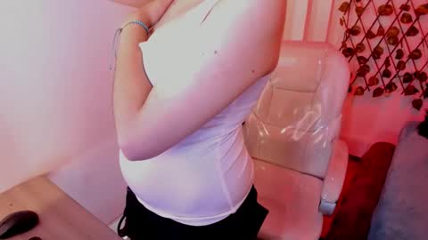 Snapshot of nathalyy_ds chatting on 12.17.25 nathalyy_ds online show from 12.17.25