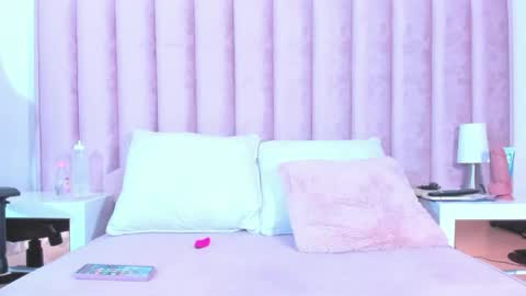 Snapshot of natural_bigass_nina chatting on 04.17.26 Sophia online show from 04.17.26