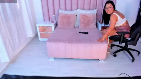 Snapshot of natural_bigass_nina chatting on 04.18.26 Sophia online show from 04.18.26