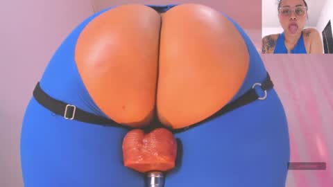 Snapshot of natural_bigass_nina chatting on 04.19.26 Sophia online show from 04.19.26