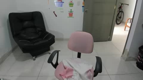 Snapshot of naturalsexlatin chatting on 02.15.25 Andrea online show from 02.15.25