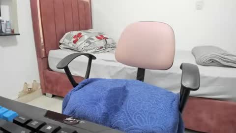 Snapshot of naturalsexlatin chatting on 10.10.25 Andrea online show from 10.10.25