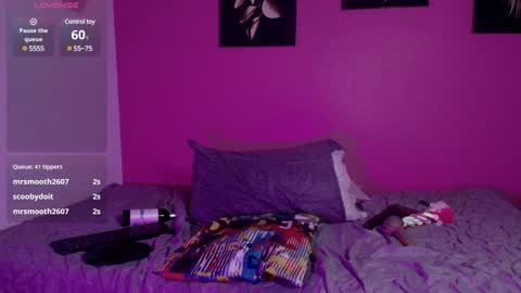 Gwen  online show from 01.19.25