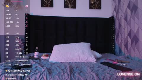 Gwen  online show from 01.30.25