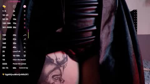 Gwen  online show from 02.13.25