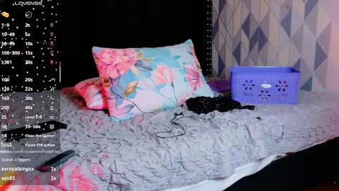 Gwen  online show from 10.08.25