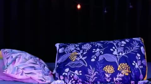 Gwen  online show from 12.05.25