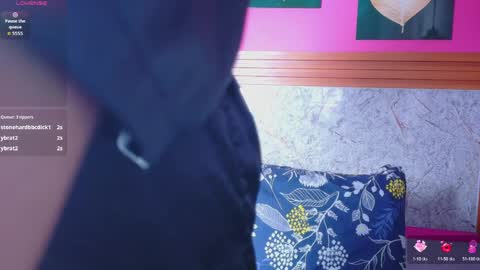 Gwen  online show from 04.12.26