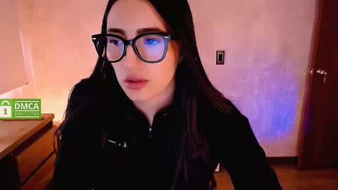 Snapshot of natval_ chatting on 02.15.25 Natalia Valeria online show from 02.15.25