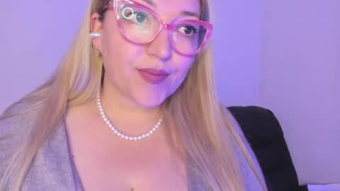 Snapshot of naty__mature_ chatting on 11.01.25 Nataly online show from 11.01.25