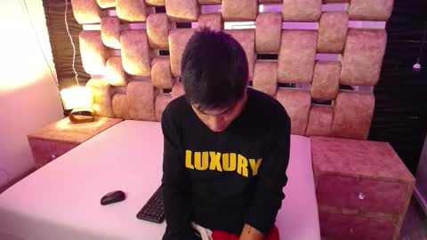 Snapshot of natyyalex chatting on 11.03.25 Naty y Alex online show from 11.03.25