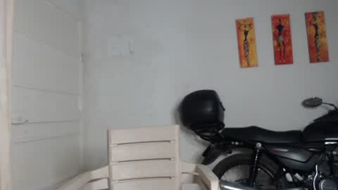 Snapshot of natzumi_mcqueen chatting on 01.04.25 Stella Mcqueen online show from 01.04.25