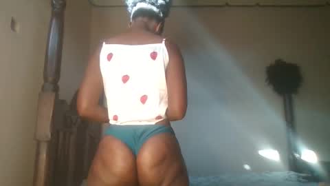 Snapshot of naughtiecouple_ chatting on 10.21.25 naughtiecouple_ online show from 10.21.25