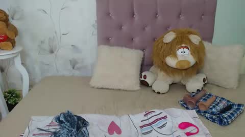 Snapshot of naughty_ariel chatting on 02.17.25 Zoe online show from 02.17.25