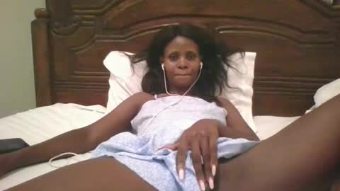 Snapshot of naughty_babe000 chatting on 10.19.25 alisha online show from 10.19.25