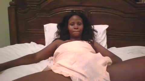 Snapshot of naughty_babe000 chatting on 10.25.25 alisha online show from 10.25.25