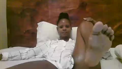 Snapshot of naughty_babe000 chatting on 06.17.26 alisha online show from 06.17.26