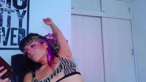 Em  please help me reach 100 thumbs up 3 online show from 09.14.25