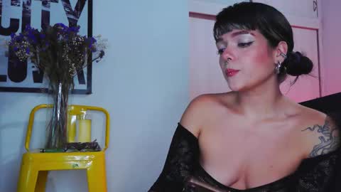 Em  please help me reach 100 thumbs up 3 online show from 01.17.26