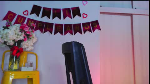 Em  please help me reach 100 thumbs up 3 online show from 02.20.26