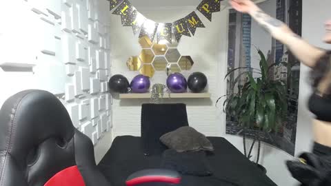 Kitten online show from 12.31.24