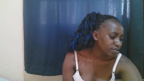 Snapshot of naughty_slender2 chatting on 10.06.25 jn online show from 10.06.25